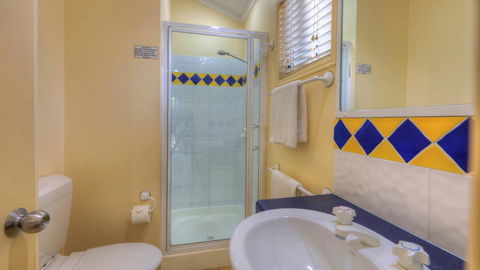 Alex Beach Cabins And Tourist Park - Accommodation Gladstone 3