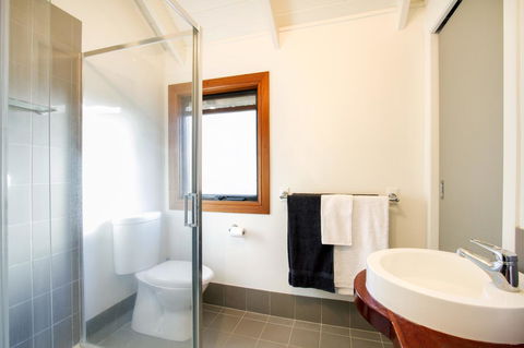 Airlie Beach Eco Cabins - Adults Only - Accommodation Gladstone 26