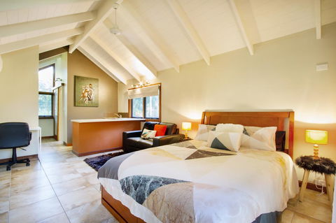 Airlie Beach Eco Cabins - Adults Only - Accommodation Gladstone 13