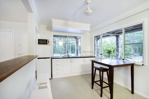 Airlie Beach Eco Cabins - Adults Only - Accommodation Gladstone 37