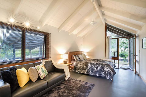 Airlie Beach Eco Cabins - Adults Only - Accommodation Gladstone 21