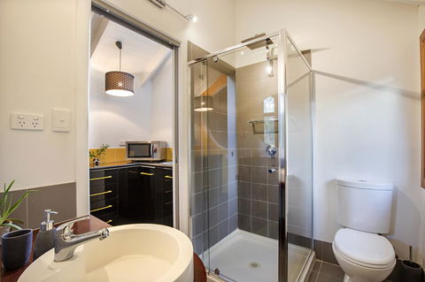 Airlie Beach Eco Cabins - Adults Only - Accommodation Gladstone 30