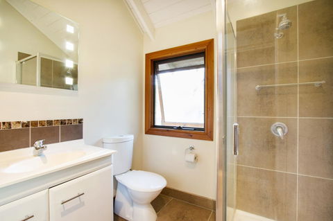 Airlie Beach Eco Cabins - Adults Only - Accommodation Gladstone 15