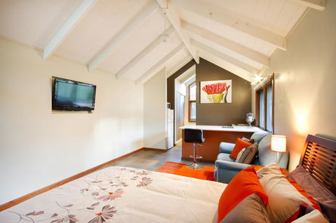 Airlie Beach Eco Cabins - Adults Only - Accommodation Gladstone 9
