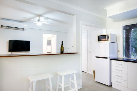 Airlie Beach Eco Cabins - Adults Only - Accommodation Gladstone 8