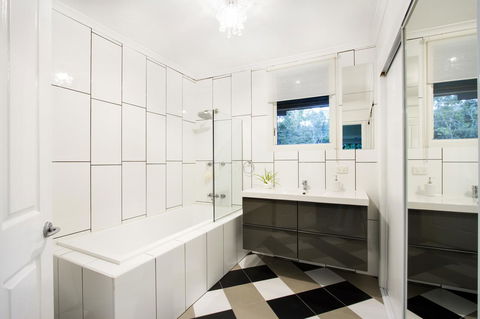 Airlie Beach Eco Cabins - Adults Only - Accommodation Gladstone 35