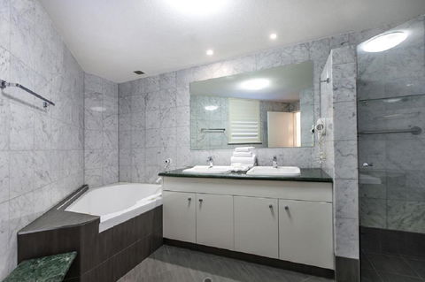 Emerald Noosa - Accommodation Gladstone 10