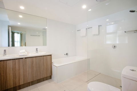 Emerald Noosa - Accommodation Gladstone 28