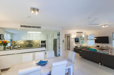 Emerald Noosa - Accommodation Gladstone 9