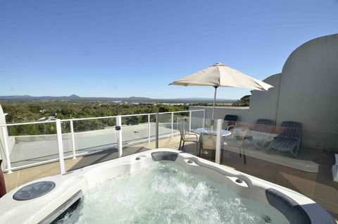 Noosa Hill Resort - Accommodation Gladstone 1