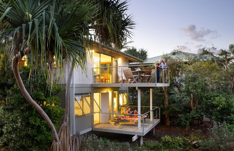 The Retreat Beach Houses - Accommodation Gladstone 0