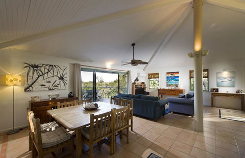The Retreat Beach Houses - Accommodation Gladstone 4
