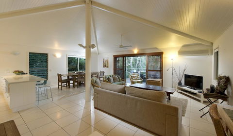 The Retreat Beach Houses - Accommodation Gladstone 6