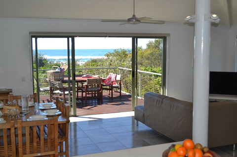 The Retreat Beach Houses - Accommodation Gladstone 7