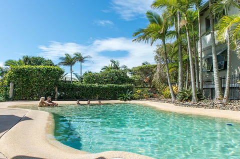 The Retreat Beach Houses - Accommodation Gladstone 2