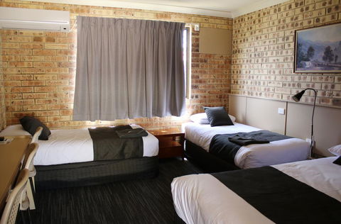 Clermont Country Motor Inn - Accommodation Gladstone 7