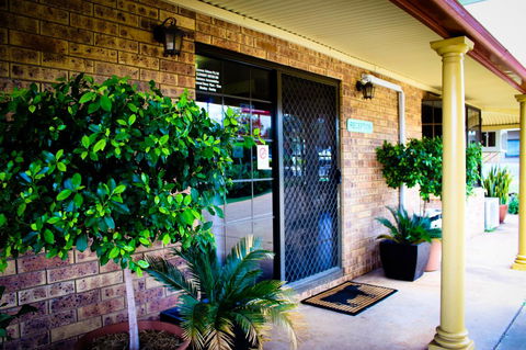 Clermont Country Motor Inn - Accommodation Gladstone 1