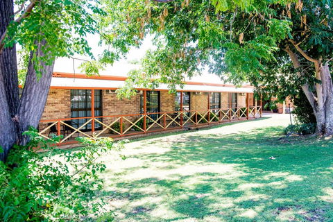 Clermont Country Motor Inn - Accommodation Gladstone 4