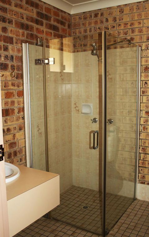 Clermont Country Motor Inn - Accommodation Gladstone 8