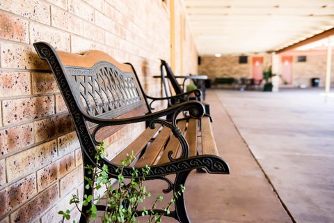 Clermont Country Motor Inn - Accommodation Gladstone 5