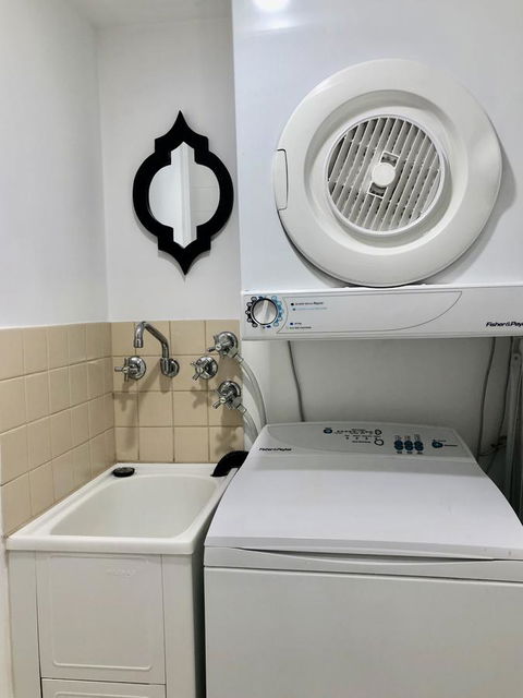 NOMAD - Luxe Apartment - Accommodation Gladstone 40