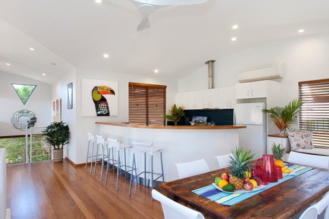 Jolly Roger's Beach House - Accommodation Gladstone 4