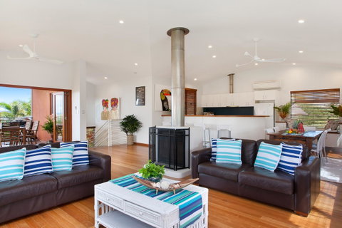 Jolly Roger's Beach House - Accommodation Gladstone 2