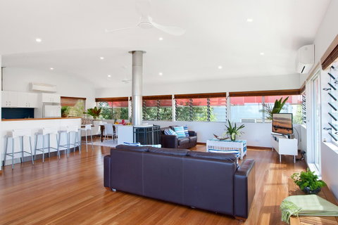 Jolly Roger's Beach House - Accommodation Gladstone 3