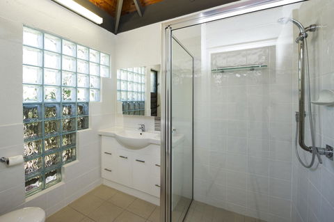 Island Leisure Resort - Accommodation Gladstone 3