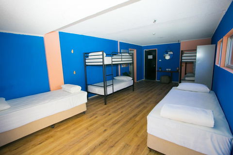 Rainbow Bay Backpackers - Accommodation Gladstone 13
