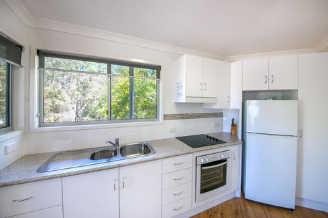 Sunset Cabins 1770 - Accommodation Gladstone 11