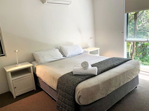 The Hastings Beach Houses - Accommodation Gladstone 4