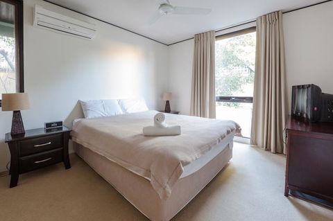 The Hastings Beach Houses - Accommodation Gladstone 14
