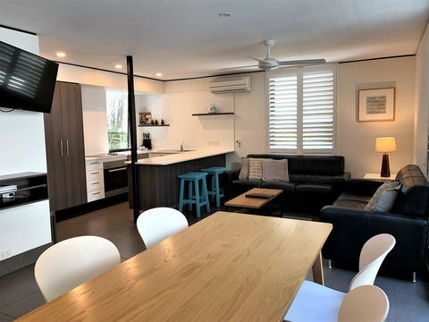 The Hastings Beach Houses - Accommodation Gladstone 7