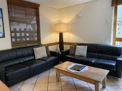The Hastings Beach Houses - Accommodation Gladstone 2