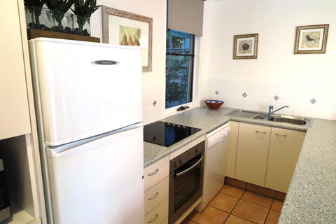 The Hastings Beach Houses - Accommodation Gladstone 40