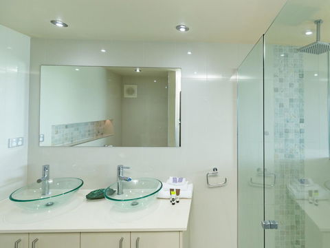 Beach Lodges - Accommodation Gladstone 8