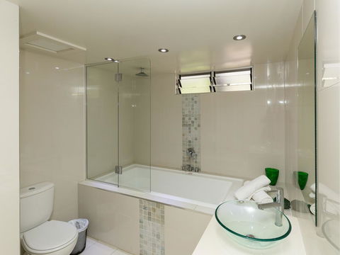 Beach Lodges - Accommodation Gladstone 12