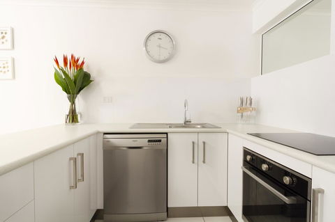 The White House Port Douglas - Accommodation Gladstone 10