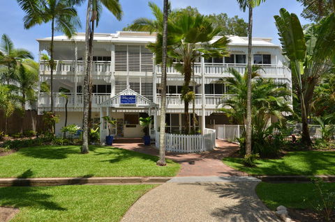 The White House Port Douglas - Accommodation Gladstone 0