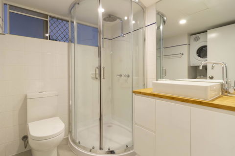 The White House Port Douglas - Accommodation Gladstone 4