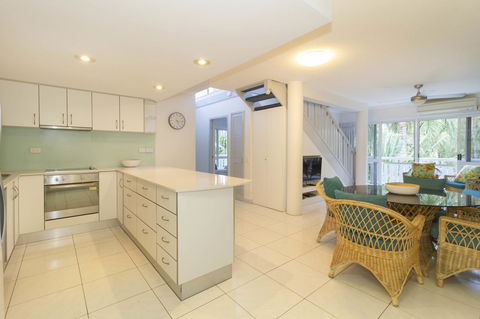 The White House Port Douglas - Accommodation Gladstone 23