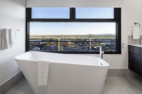 First Light Mooloolaba, Ascend Hotel Collection - Accommodation Gladstone 4