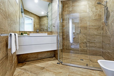 Noosa Tropicana - Accommodation Gladstone 28