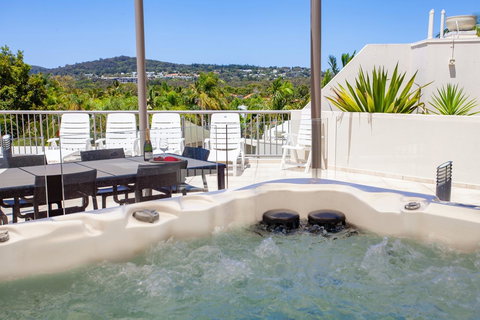 Noosa Tropicana - Accommodation Gladstone 25