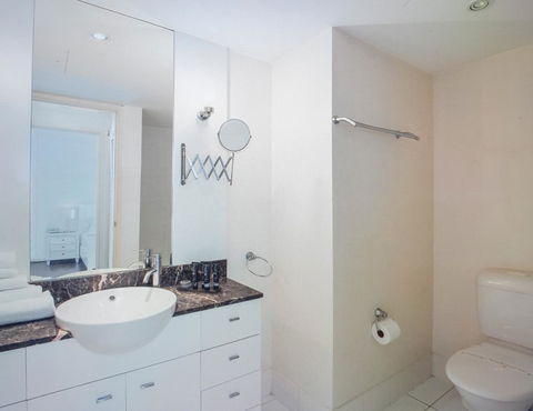 Circle Luxury Holidays - Accommodation Gladstone 1