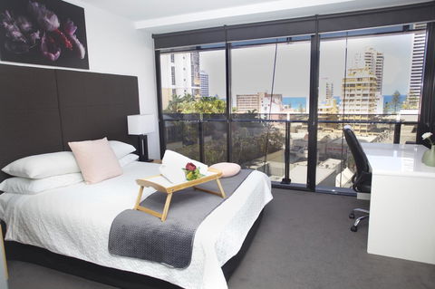 Circle Luxury Holidays - Accommodation Gladstone 9