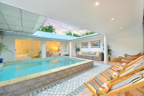[ ANDY'S BEACH HOUSE ] - Accommodation Gladstone 0