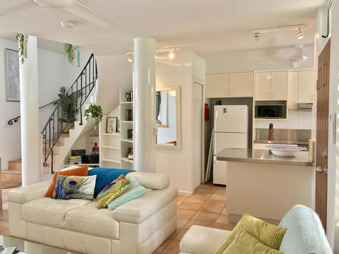 [ ANDY'S BEACH HOUSE ] - Accommodation Gladstone 35