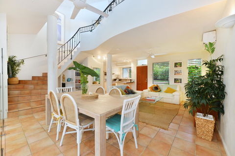 [ ANDY'S BEACH HOUSE ] - Accommodation Gladstone 10